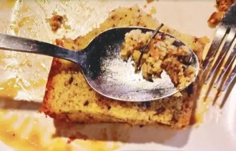 Ms Rong shared that the walnut cake from Koufu located at Waterway point had a rusty nail inside.