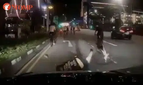 Cyclist falls down along Bras Basah Road and almost gets run over by vehicle