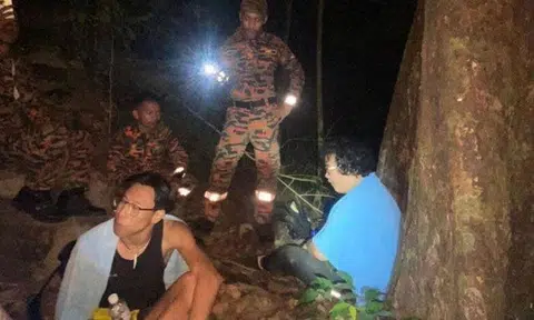 The two Singaporeans were found close to the trekking path at Mount Mat Cincang, Langkawi's second-highest peak. PHOTO: BOMBA PADANG MATSIRAT/FACEBOOK