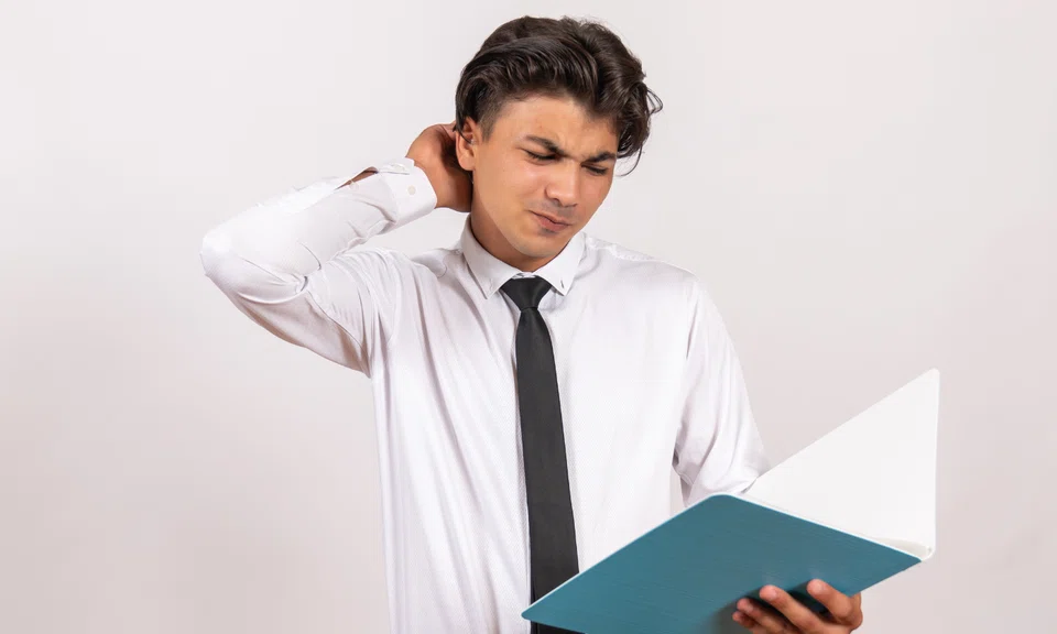 Redditors were quick to point out that the employee has the right to leave their employment at any time. 