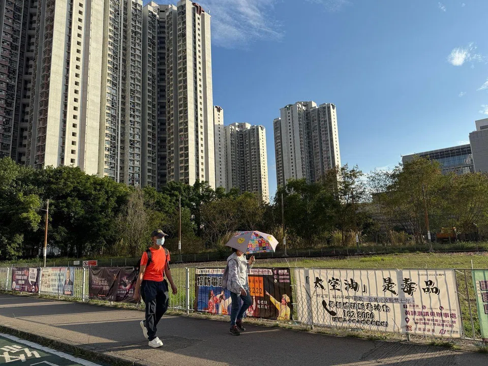 Banners warning against the dangers of “space oil” in Hong Kong.