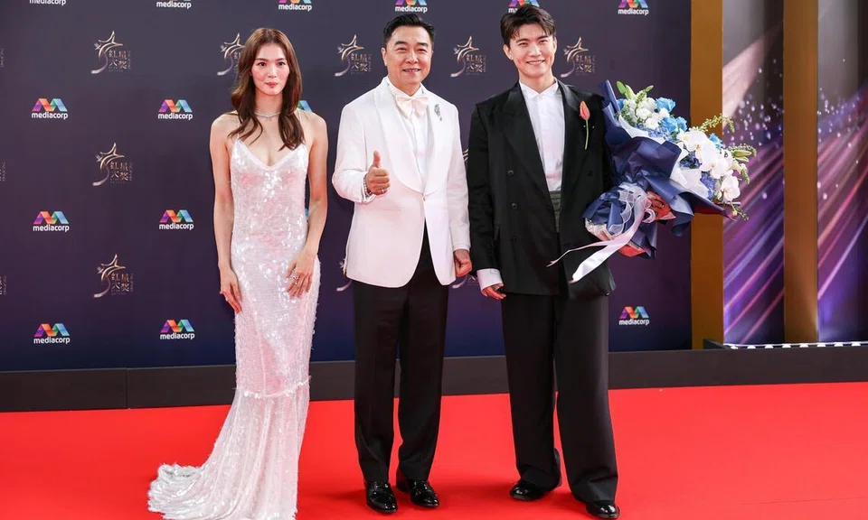 Cheryl Chou (left) on the red carpet at the Star Awards at Mediacorp on April 19. 