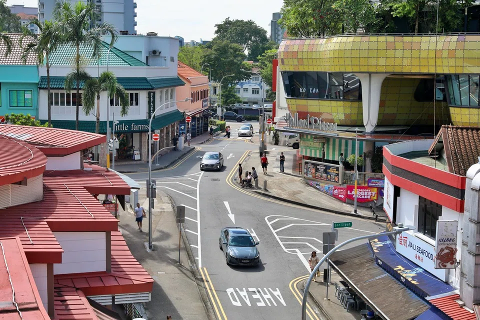An aerial view of the intersection between Lorong Mambong and Lorong Liput.