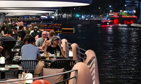 longer liquor trading hours at Clarke Quay and Boat Quay