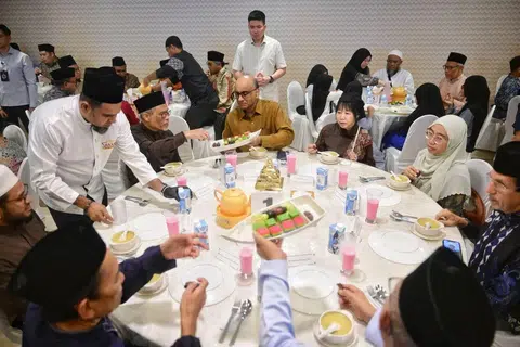 President Tharman Shanmugaratnam and his spouse, Ms Jane Ittogi, at a breaking fast event at Masjid Maarof in Jurong West on March 9, the eighth day of Ramadan. 