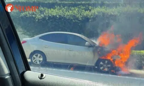 Hyundai car catches fire on PIE: 'From afar, I could see black smoke in the air'