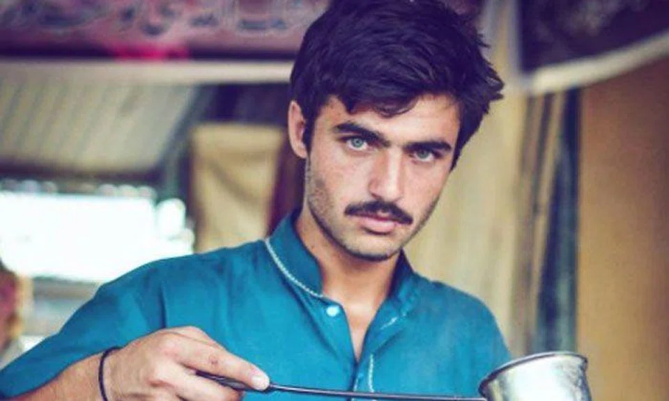 This 18-year-old blue-eyed Pakistani hottie sells hot tea, and he's melting hearts all over the world