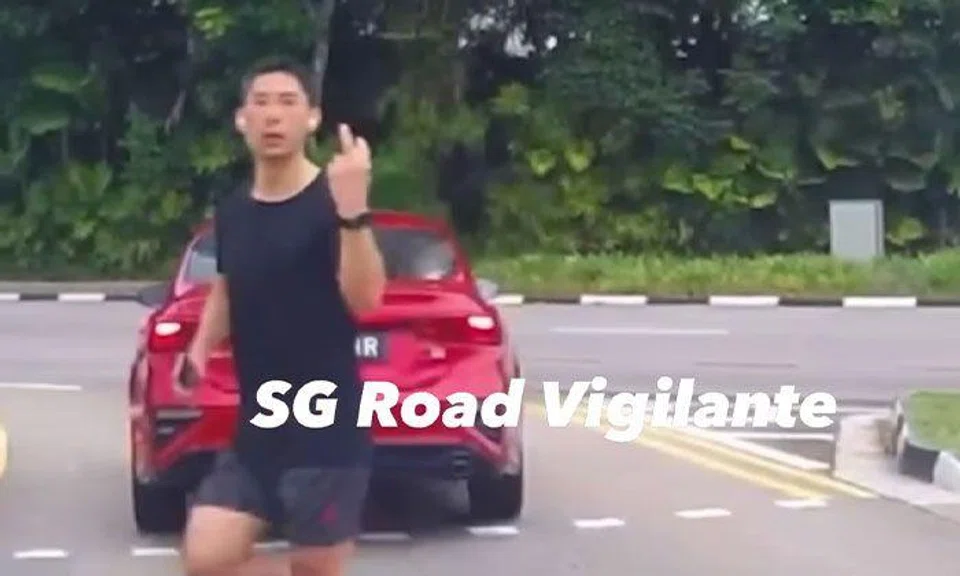 Jogger shows middle finger to Merc driver after ignoring red man and running in front of car