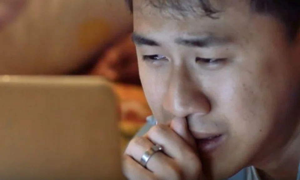 Son helps his father backup old phone -- but discovers a heartbreaking truth in the process