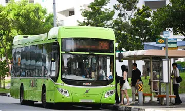 man punches bus driver after missing his stop