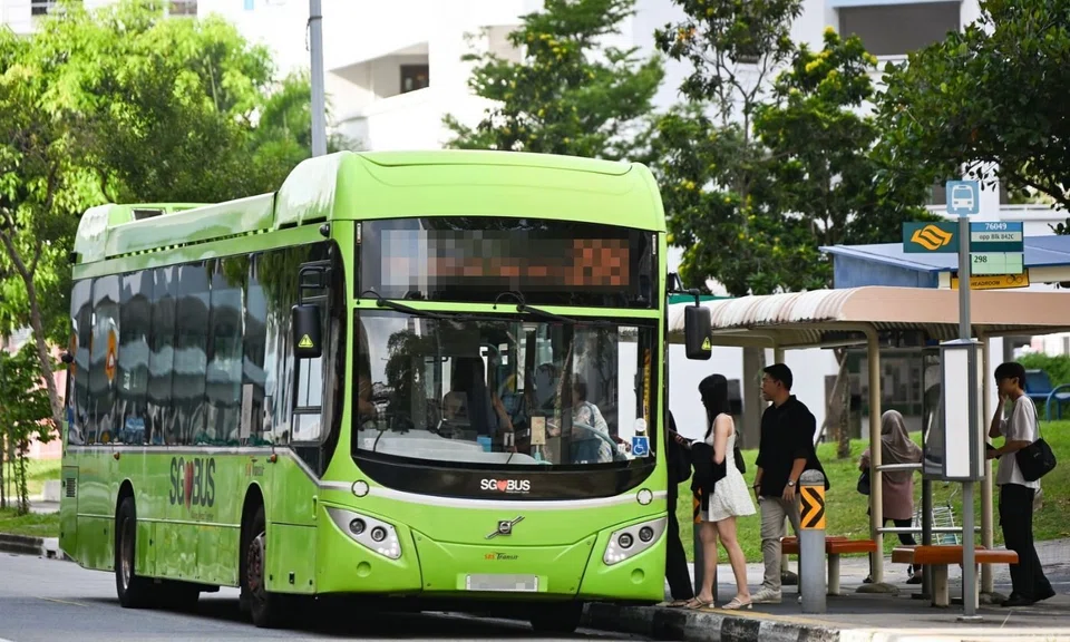 man punches bus driver after missing his stop