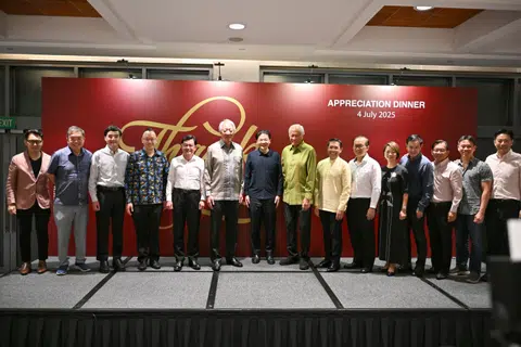 PM Lawrence Wong (seventh from left) with retired MPs (from left) Don Wee, Sitoh Yih Pin, Heng Chee How, Tan Wu Meng, Heng Swee Keat, Teo Chee Hean, Ng Eng Hen, Maliki Osman, Lim Biow Chuan, Foo Mee Har, Lim Wee Kiak, Chong Kee Hiong, Louis Ng and...