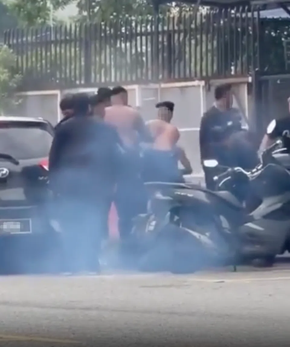 Car crashes into vehicle at KL carpark, fight breaks out