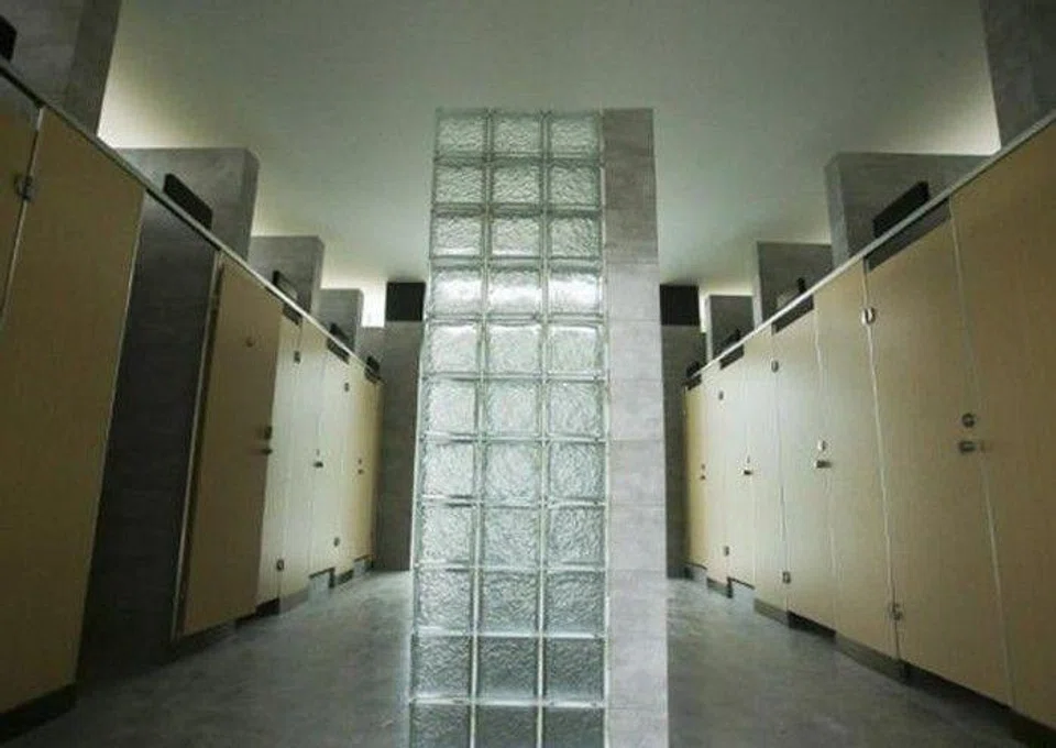 Shanghai's first unisex public restroom receives mixed reactions