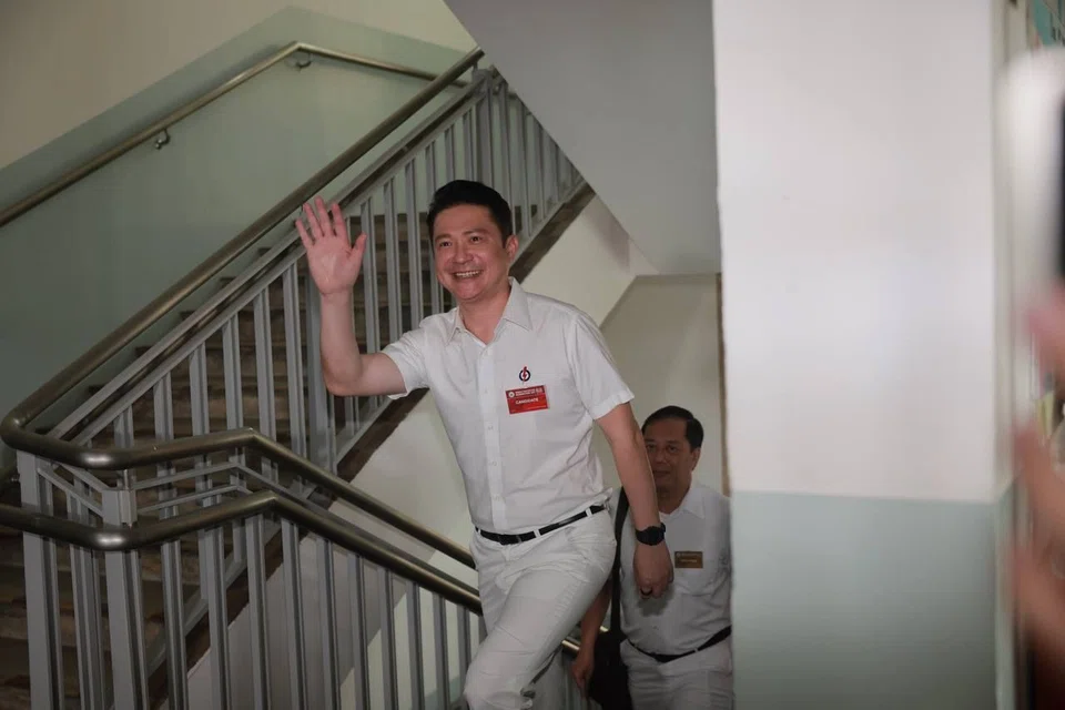 Incumbent Kebun Baru MP Henry Kwek at Deyi Secondary on April 23.