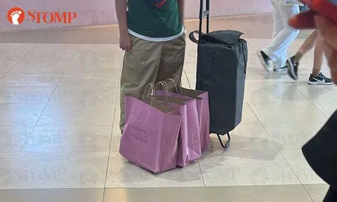 Fan wipes out Blackpink + Starbucks merchandise at Plaza Singapura, Stomper ends up with nothing