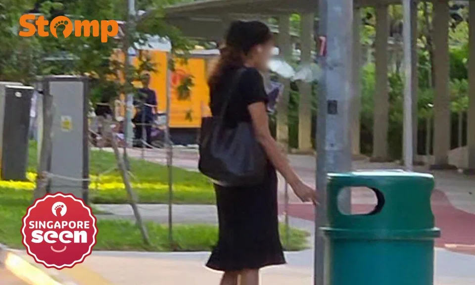 Smoking near Labrador Park bus stop