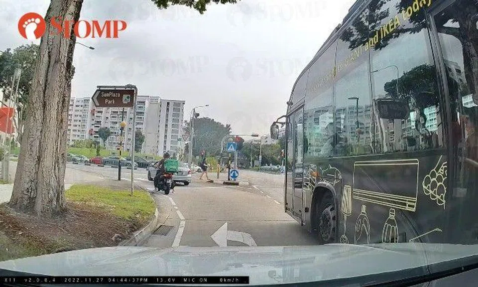 The Stomper said: "The video shows that he was trying to accelerate past my vehicle without signaling."