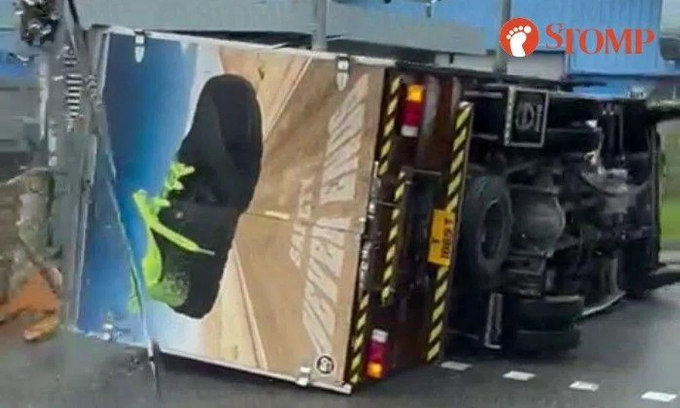 Stomper Lim shared a video of the toppled vehicle with police, a tow truck and a SCDF ambulance at the scene.