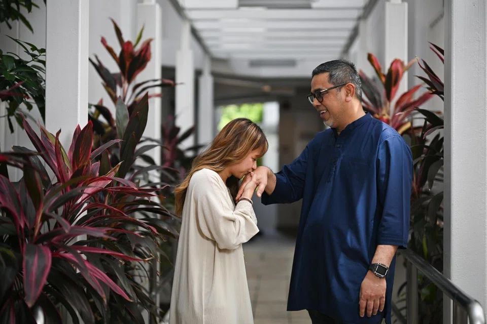 Diyanah feels that her father always keeps her in his prayers.