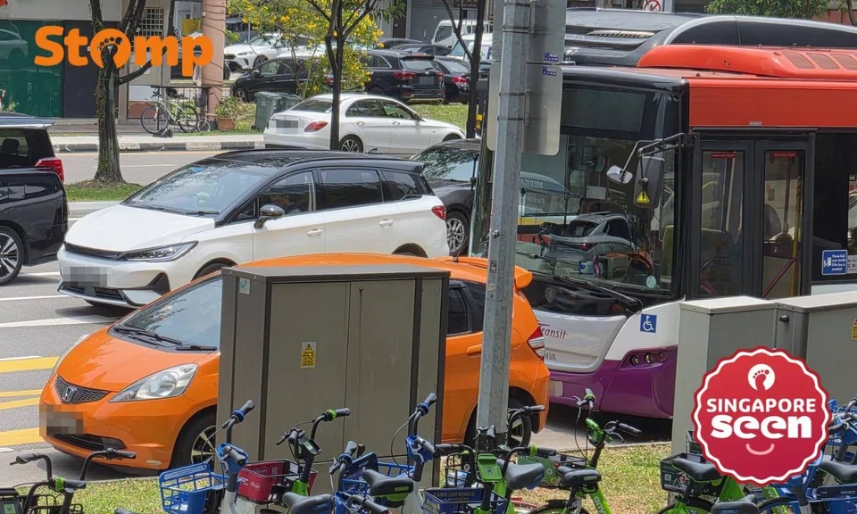 Car parked in bus lane outside Aperia Mall obstructs traffic