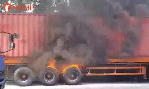 Truck's tyres catch fire along PIE