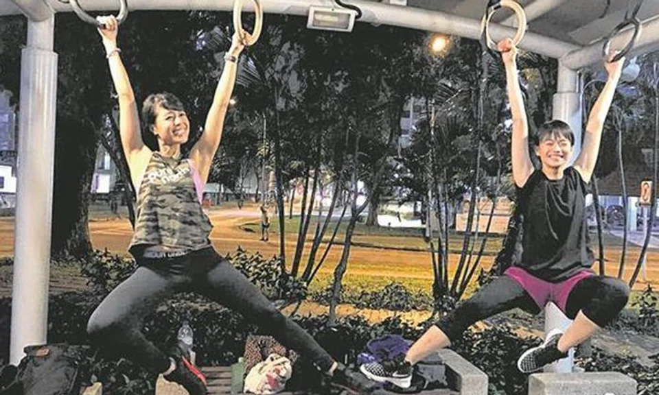 Photo: Lianhe Wanbao. Felicia Chin (right)