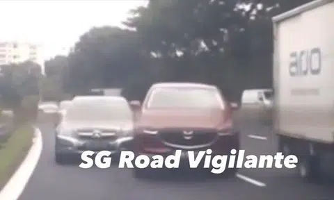 Mazda ends up hitting Merc after repeatedly changing lanes on PIE