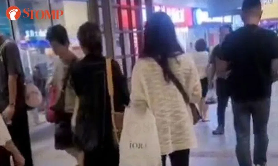 Women allegedly swindle man out of $30 near Tampines MRT before asking for $370 more: 'We’re not scammers'