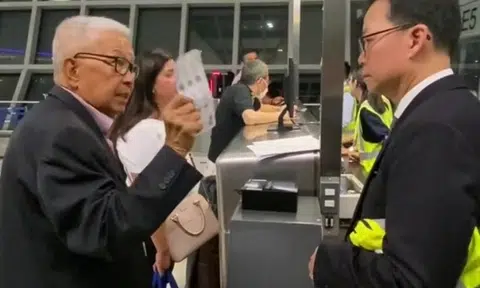 SIA passenger upset he didn't get on flight to S'pore that Bangkok airport staff said he would: 'He lies'