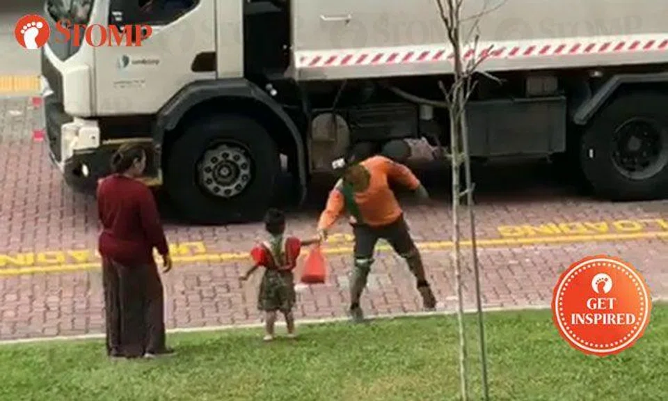 3-year-old boy brings goodies to SembCorp workers in Choa Chu Kang: 'They're his heroes'