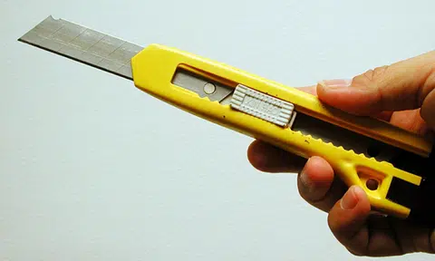 Man tried to rob victim of handphone with penknife at Lorong 8 Geylang, nabbed in 7 hours