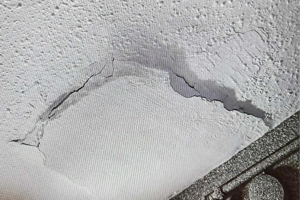 The ceiling had clear signs of damage before it collapsed. PHOTO: LIANHE ZAOBAO