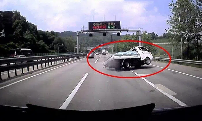 Beware of fishtailing -- or you might end up like this truck driver | STOMP