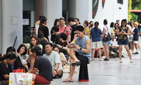 Seasoned Labubu fans came prepared with foldable chairs and portable fans as they waited for doors to open at 10am.