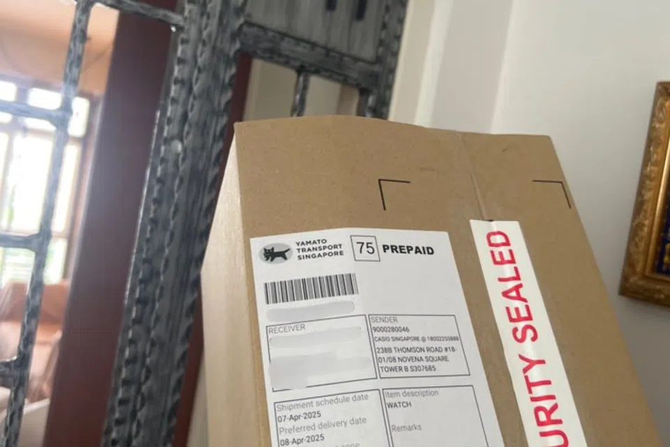 The proof of delivery photo showing the parcel against the door to Ms Gaw's flat.