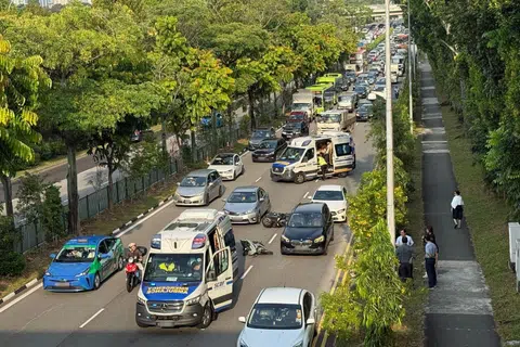 Multi-vehicle crash on Ang Mo Kio Avenue 1 causes heavy jam during morning peak