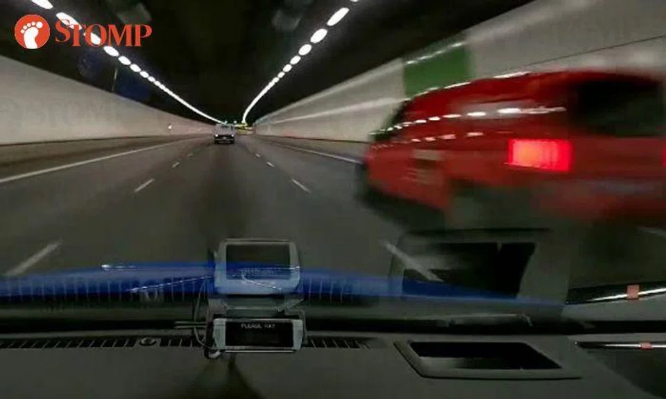 Lorry and van think they are starring in Fast & Furious movies in KPE tunnel