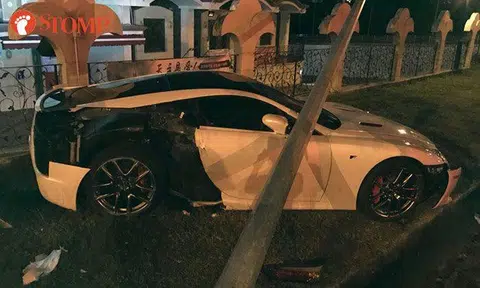 Lexus driver loses control, crashes car into lamp post near Siglap Church 