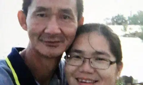 Photo: Lianhe Wanbao. The deceased. Mr Ang Boon Tong, and his wife. 