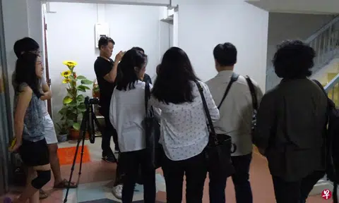 Golden stairs at Jalan Rajah HDB become mini tourist attraction overnight