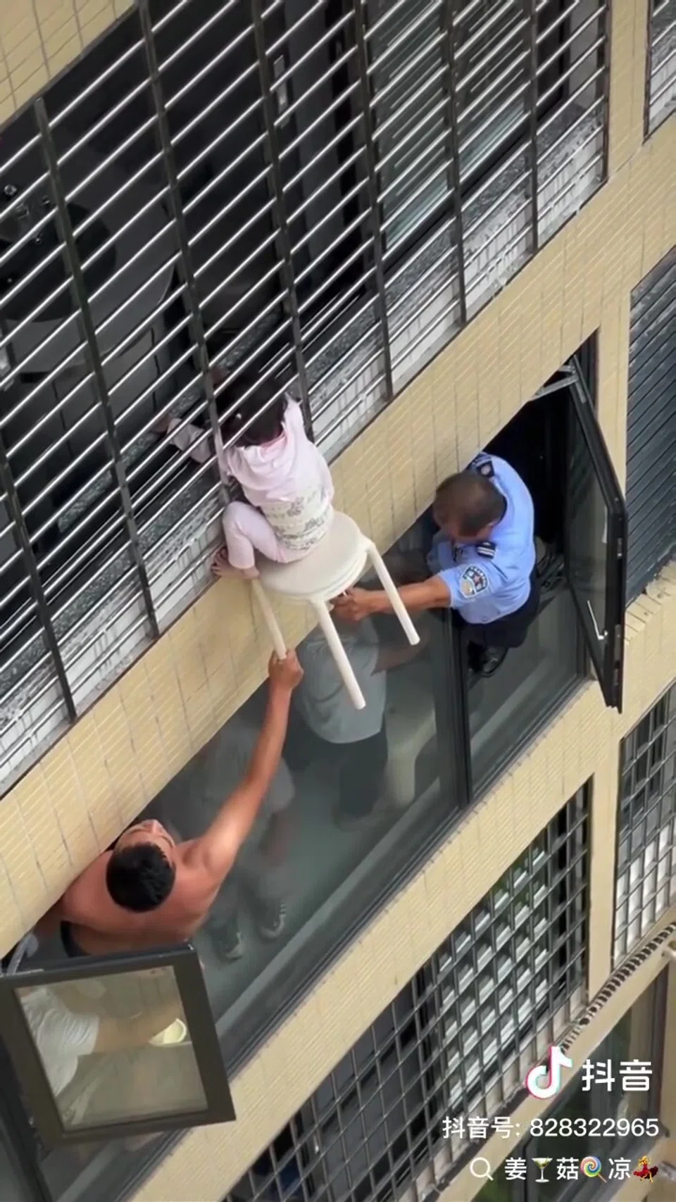 Girl trapped in window grille rescued | Stomp