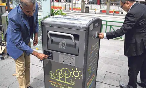 Free Wi-Fi at Orchard Rd 'smart' bins