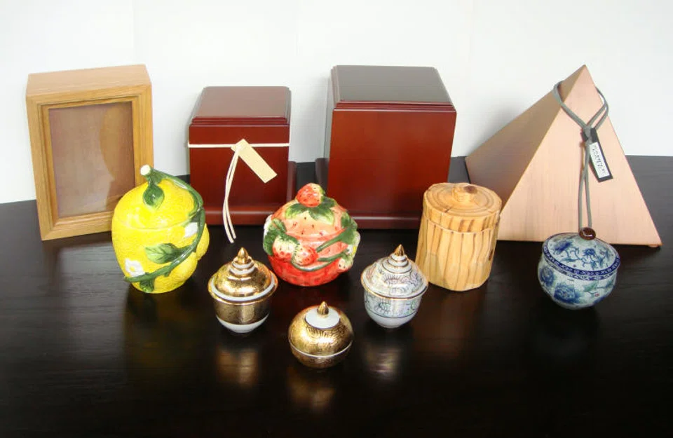 Pet urns