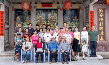 Singapore family reunites with Chinese relatives