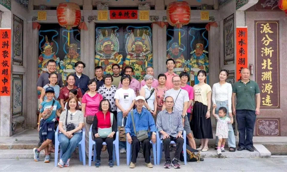Singapore family reunites with Chinese relatives