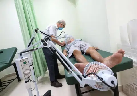 New Chinese community clinic offers free consultations and acupuncture