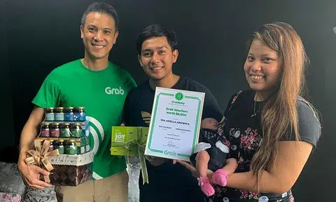 Grab visits couple after wife delivers baby in GrabCar: "Moaned in pain like an angry ogre"