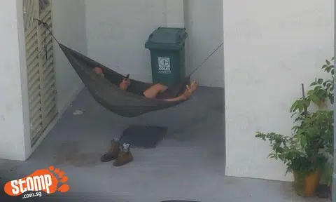 No balcony, no problem: Chill guy sets up hammock at foot of Blk 372 Bukit Batok St 31