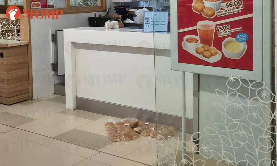 burger buns on floor at mos burger 100 am outlet